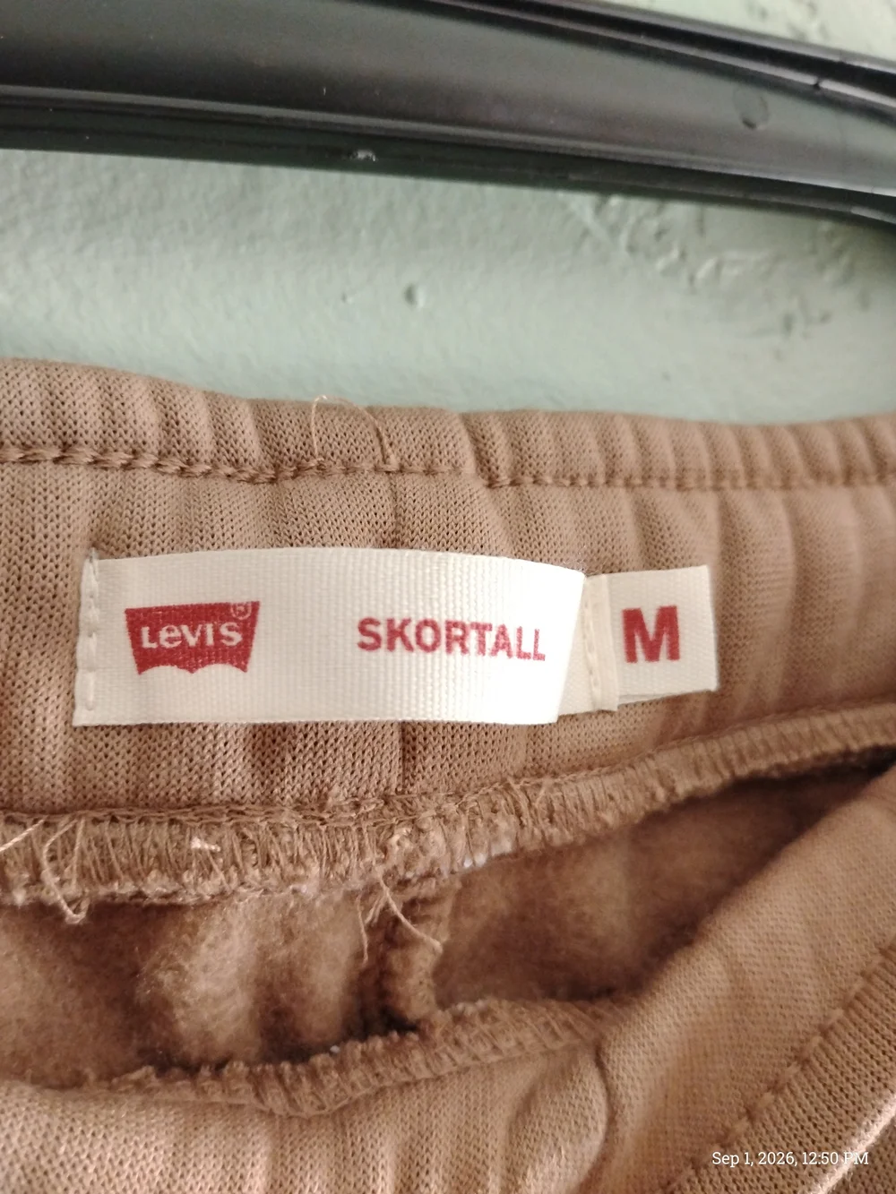 Levis tan wide